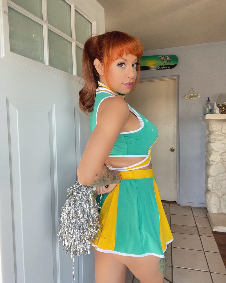 Had a bad day? Let me cheer you up! I’ll be live in twitch soon 💚 https