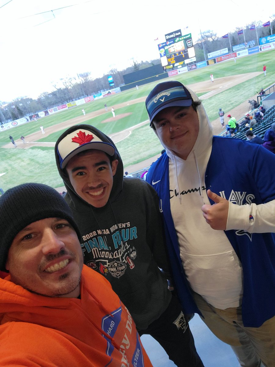 Windog0101's tweet photo. #AAopeningday #gofish #shawpark #baseball @zachary_wynne @Wpg_Goldeyes https://t.co/fz0ynJooQ4