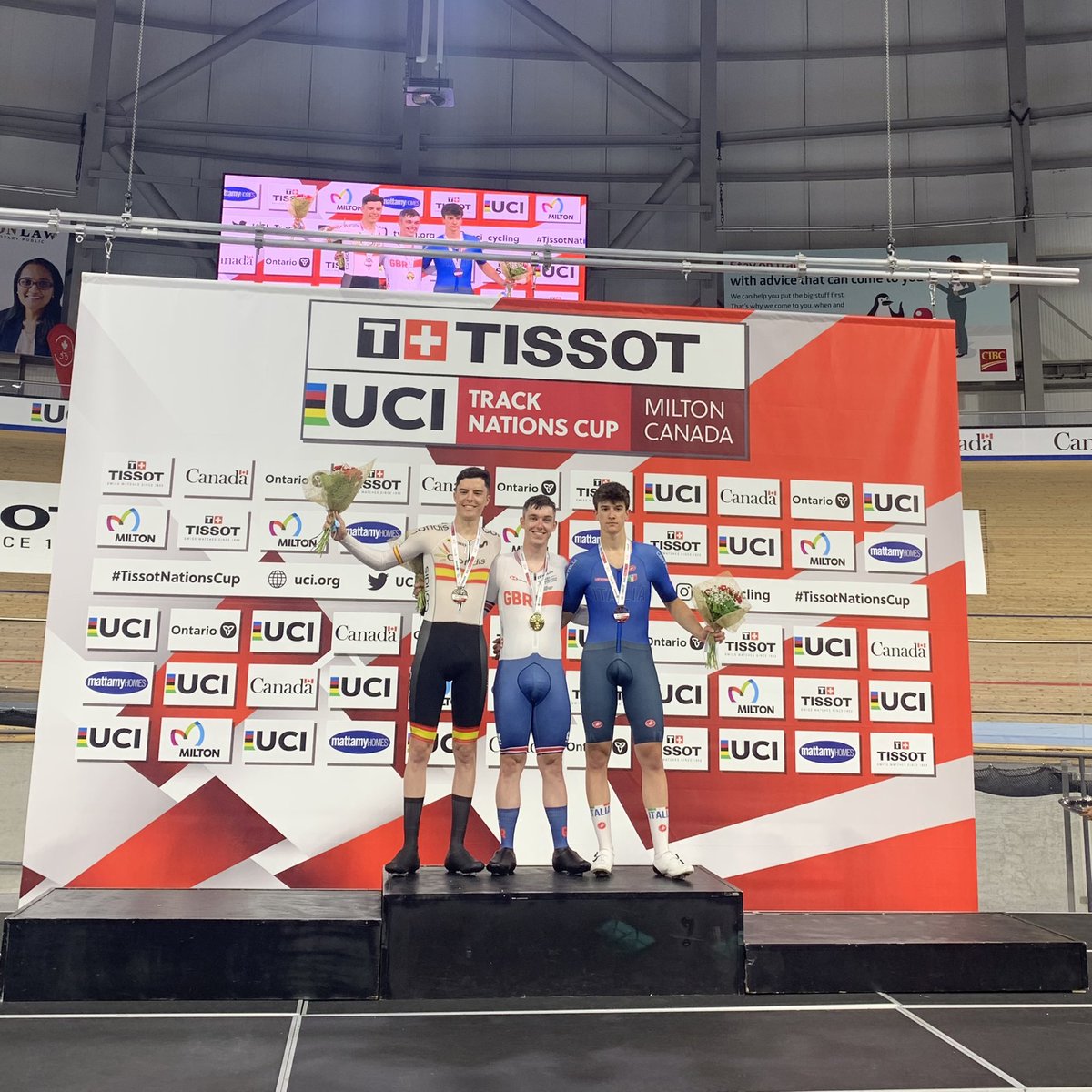 Not everyday you see an athlete lap the field 🤯 

That’s exactly what team Great Britain did in the men’s scratch for him to securely claim top spot. 

🥇 Great Britain
🥈Spain
🥉Italy