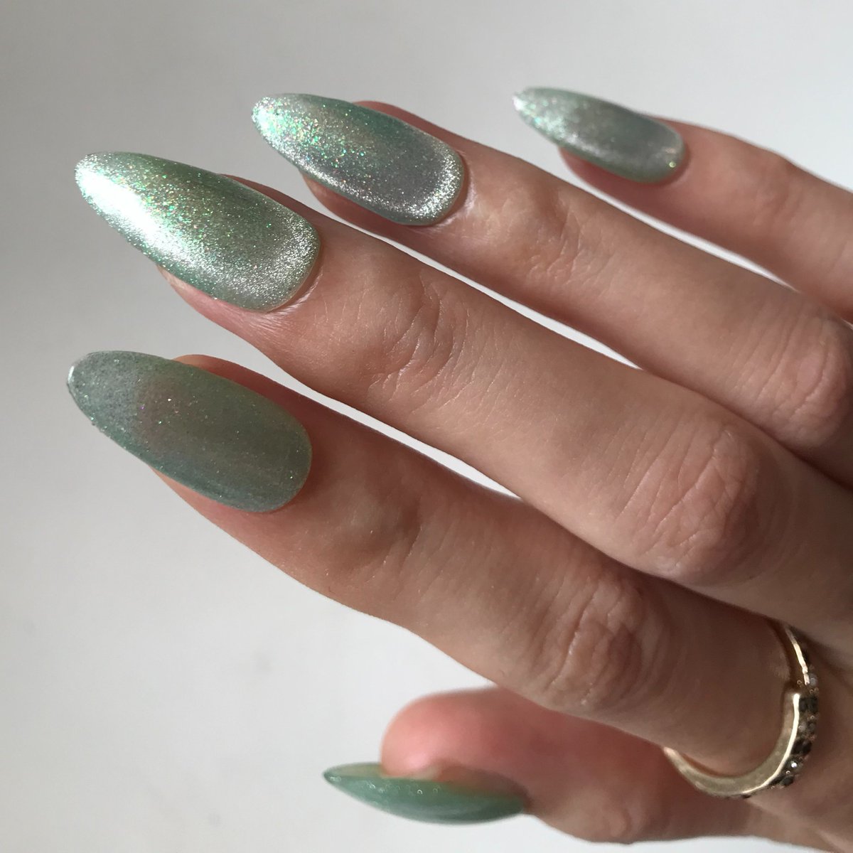 RARJSMNails's tweet photo. Stunning greens!!!💚❤️😘
Precious like a crystal clear green gem😍💕✨
Cat Eye Gel-Green Holographic Glitter #rarjsm 💅
-
#rarjsmgelpoilsh #nails #green  #nailart  #satisfying  #naildesign  #nailedit  #handpainted  #explorepage  #Explore  #Trending https://t.co/SrwdvW233J