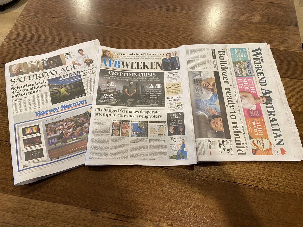DimityPaul's tweet photo. When an old friend knows you too well. What a care package!
#iso #auspol #politicsnerd #commsnerd 🤓🗞 https://t.co/7mIpBu2xQD
