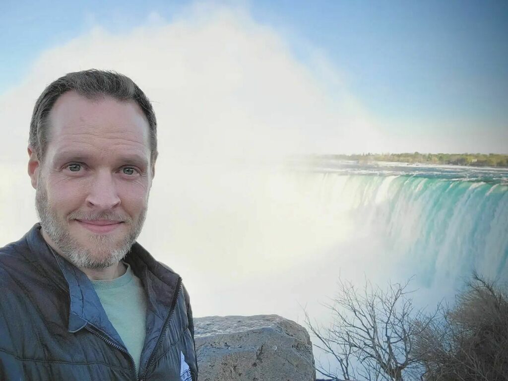 JustinMede's tweet photo. Don't go chasing waterfalls, but do visit one if you're nearby anyway

.....
#possibilitarian #niagarafalls #waterfall #waterfalls #adventure #adventuretime #unplannedtrip #water #sun #air #wind #rainbow #mindful #mindfulness #mindfulliving #selﬁe #s… https://t.co/ckFEhwkd4S https://t.co/0KaBnfsVqP