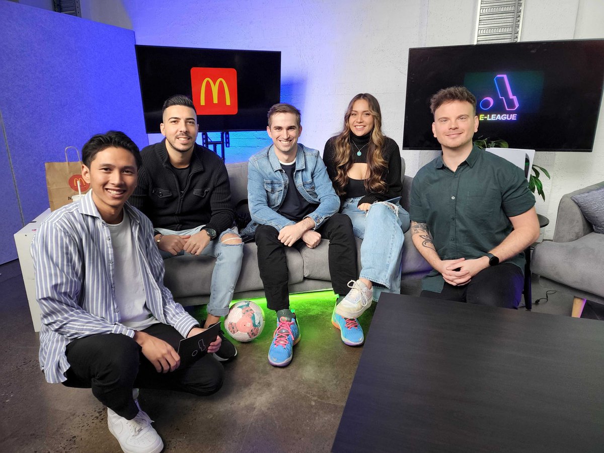 Who's ready for another huge day of #ELeagueAUS FIFA action?

Our casters are all prepped and ready to go, and we'll be going live in about 40 minutes over on twitch.tv/eleagueaustral…