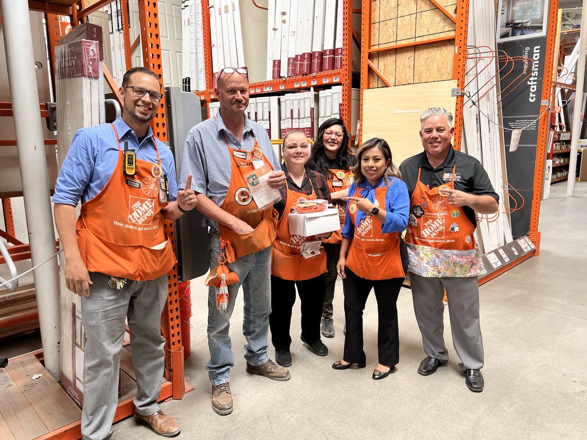 We would like to thank Vanessa, Donna, and Brian for their contributions towards Specialty and Services!!! You all are absolutely amazing!! Thank you Lorenzo, Yesenia, and the HDIS team for the visit and the knowledge you bring