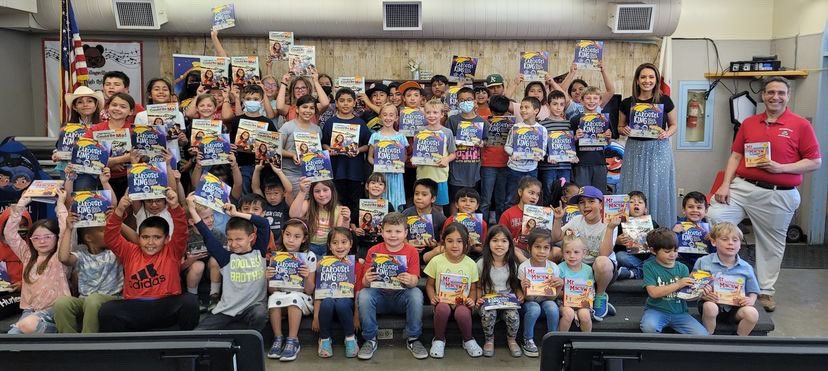 LeticiaOrdazTV's tweet photo. It was an epic author visit to Collegeville Elementary in North Stockton. Students were all inspired to pursue STEAM careers. I loved hearing about what they will create when they grow up. #literacymatters❤️ @CielitoLindoBks #carouselking https://t.co/1CDlBVOKcz