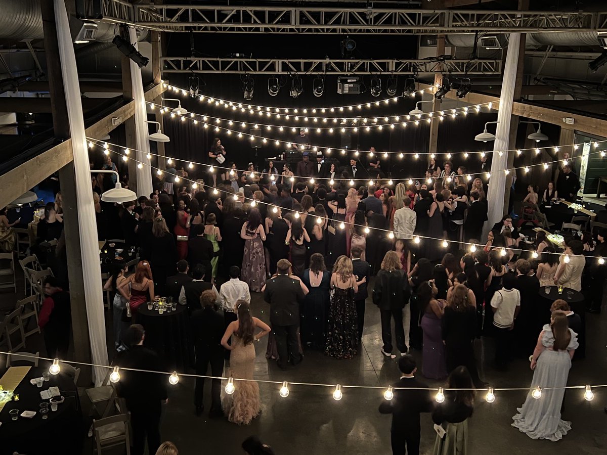 So happy to host the ⁦<a href="/HillwoodHS/">Hillwood High School</a>⁩ prom ⁦<a href="/LovelessCafe/">Loveless Cafe</a>⁩.  Great venue and awesome kids celebrating the end of the 2021-2022 school year.  Next stop graduation on 5-20-22.