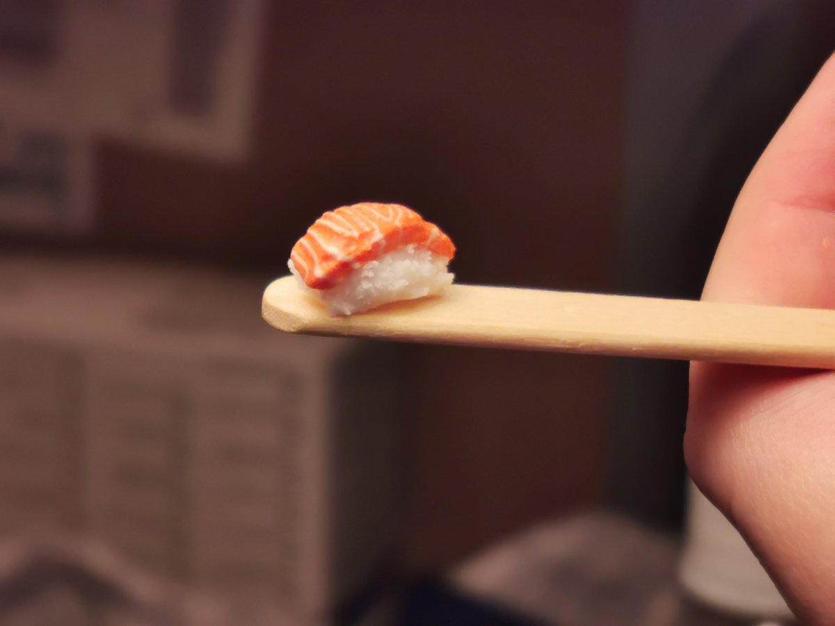 LoryenneArt's tweet photo. Miniatuur polymer sushi! 🍣

#miniature https://t.co/UWdbl2pTDv