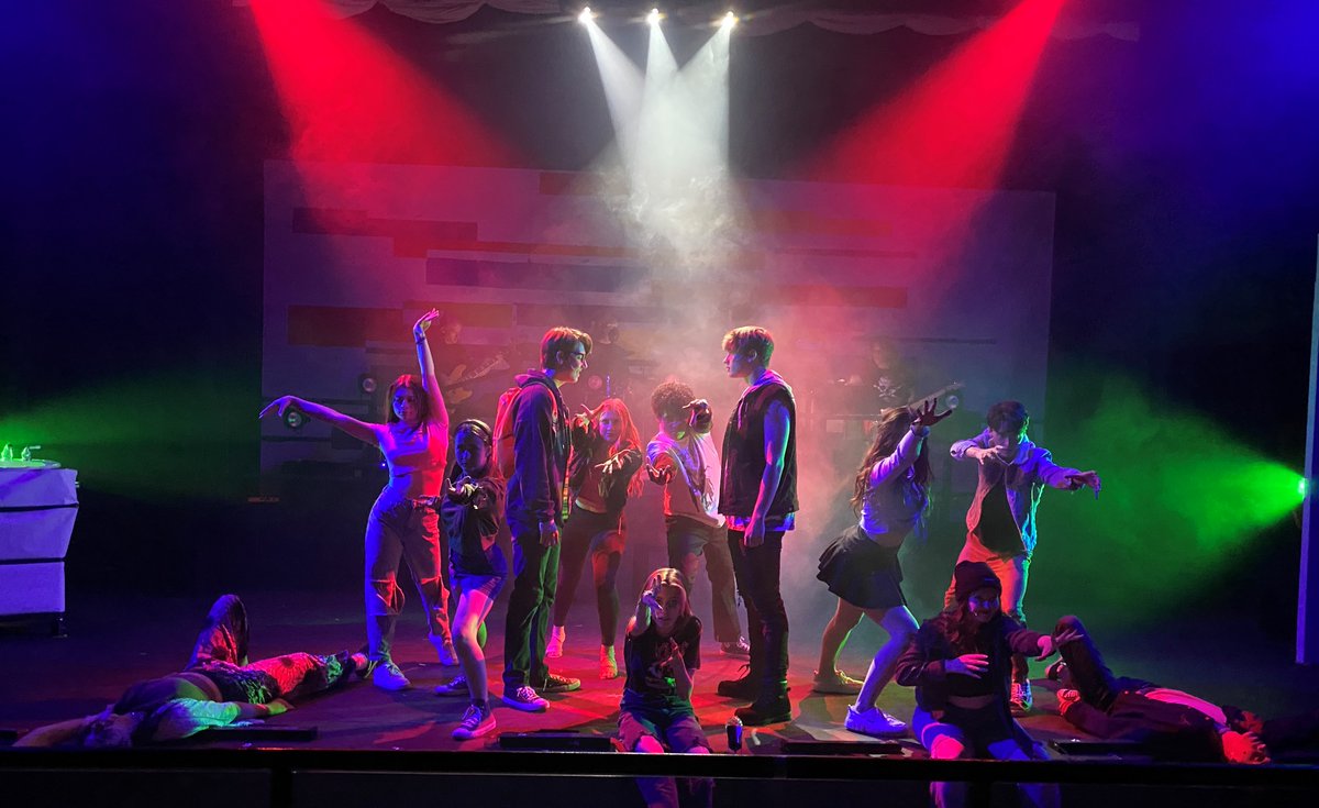DesertStages's tweet photo. @MrJoeIconis, thank you for the awesome show that is @BeMoreChill.  We're heading into week two of a two-week run at @DesertStages, and it's been an amazing experience for everyone involved!  Audiences are absolutely loving this show! ❤️💚 https://t.co/uayuS7ZABh