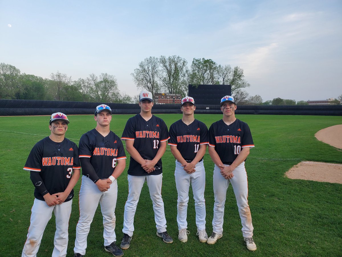 WautomaB's tweet photo. Hornets beat Lourdes 16-2 in 5 behind a no hitter by @Hoyt_Keller42 to move to 15-2 overall!

@Hoyt_Keller42-No Hitter, 5IP 9K’s 0H 

@samweiss03-3x4 2R SB

@LoganDunn01-2x4 2 triples 5RBI 

@BrettSalm-2x2 2R 2SB

@K_Fenske6-2x3 3RBI 

#GDTBAH🐝 https://t.co/G6iMGVLr4W
