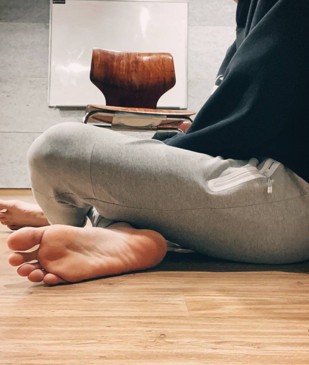 너 왜 내발 쳐다보냐ㅋㅋㅋㅋ
#멜돔 #남자발