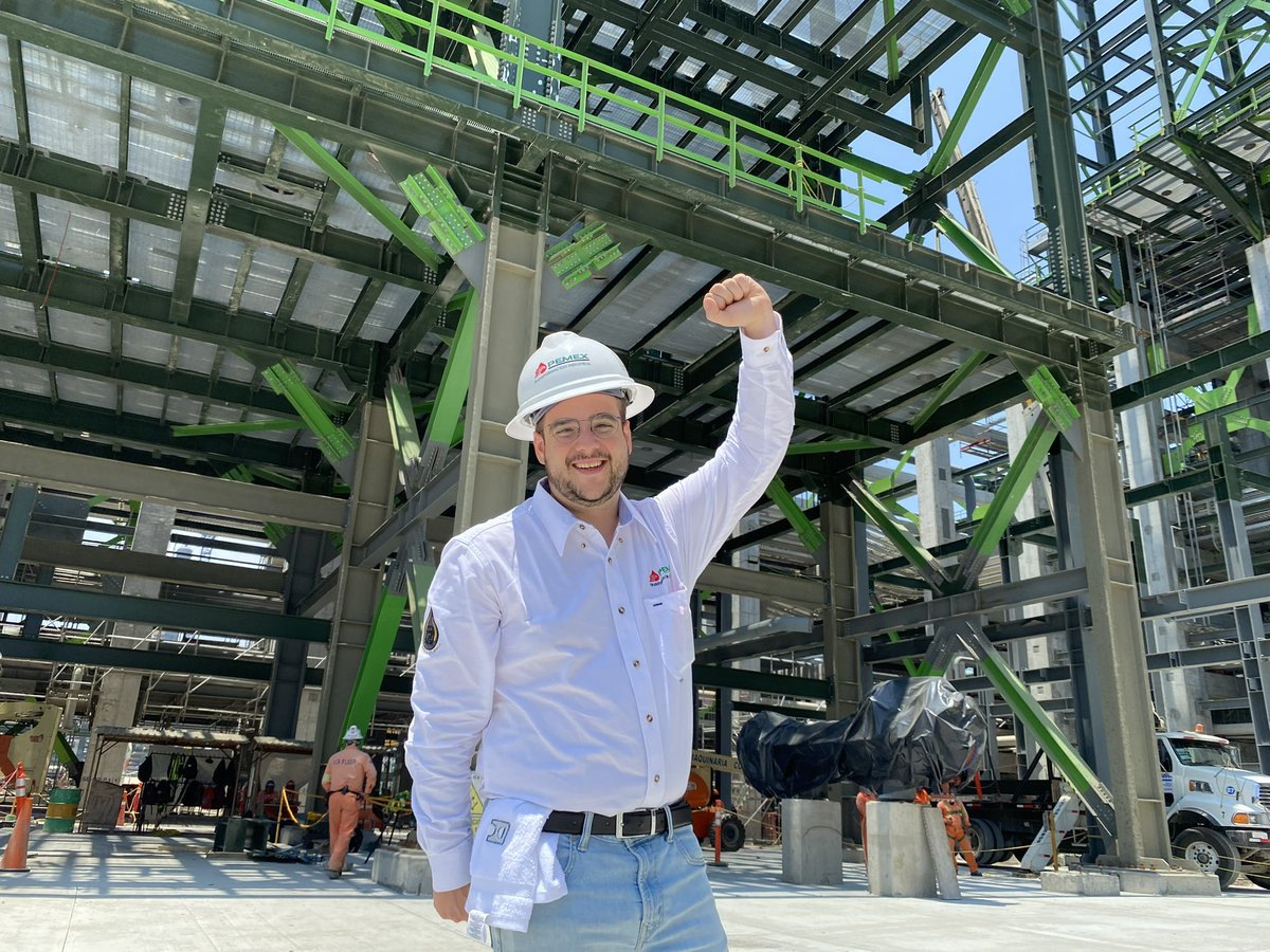 abrahamendieta's tweet photo. Los neoliberales no pudieron construir ni una sola refinería en 40 años, y eso que prometieron varias en distintas ocasiones, pero solo una barda entregaron. 

Dos Bocas es un orgullo no solo para la 4T: para todo México. https://t.co/O0cEjBKFeZ