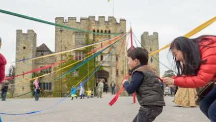 CultureCalling's tweet photo. This May #halfterm at @TheLightbox starts with week of Jubilee themed workshops including some family friendly free ones! 🎪🎭🤸

https://t.co/YdDSTzGAtp

#thelightbox #woking #surrey #whatsoninsurrey #thingstodowithkids https://t.co/0sVeeKRGo3