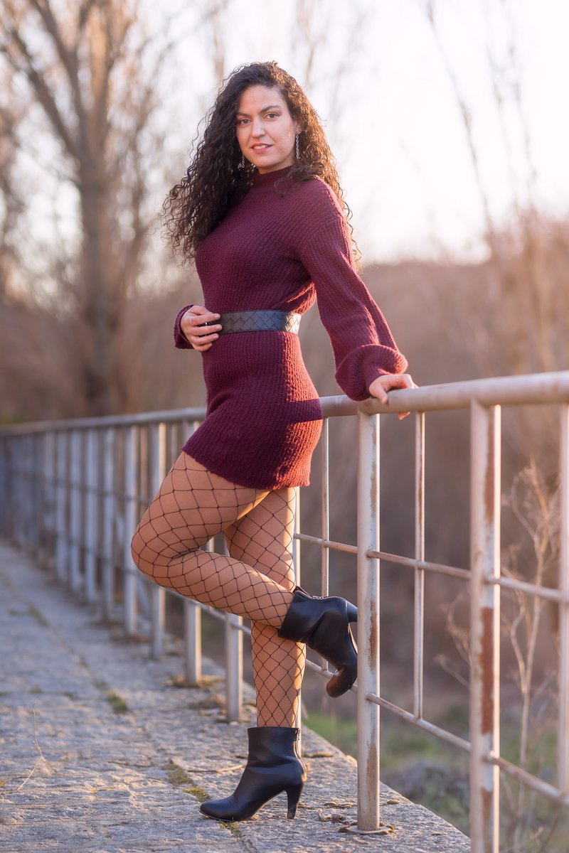 carlosvelayos's tweet photo. Sonrisa, granate y dorado. @isgarmu  #carlosvelayos #morena #curly #curlyhair #pelorizado #brunette #fotografiaderetrato #retratofotografico #fotoartistica #naturallightphoto #girlportrait #luznatural #sesionfotografica #bookfotografico #soulportrait #photospain #modelomadrid https://t.co/HgcBPIYH2Q