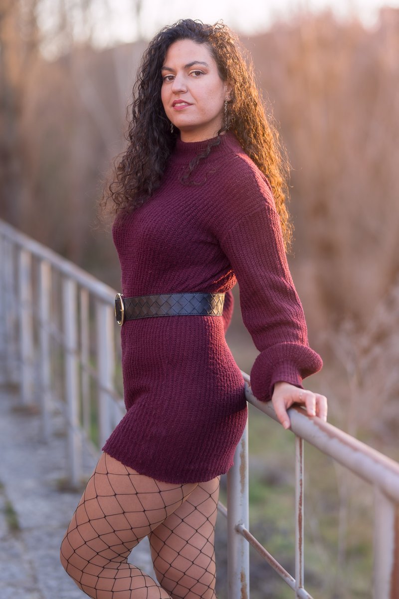 carlosvelayos's tweet photo. Sonrisa, granate y dorado. @isgarmu  #carlosvelayos #morena #curly #curlyhair #pelorizado #brunette #fotografiaderetrato #retratofotografico #fotoartistica #naturallightphoto #girlportrait #luznatural #sesionfotografica #bookfotografico #soulportrait #photospain #modelomadrid https://t.co/HgcBPIYH2Q
