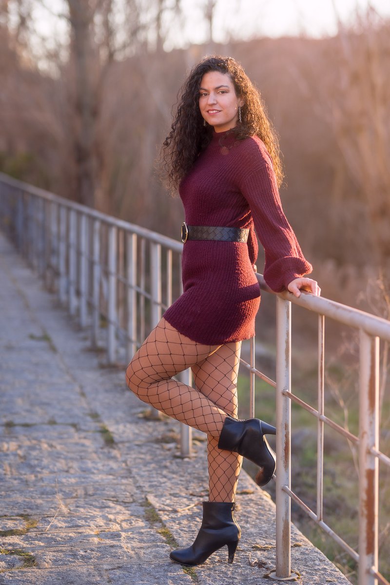 carlosvelayos's tweet photo. Sonrisa, granate y dorado. @isgarmu  #carlosvelayos #morena #curly #curlyhair #pelorizado #brunette #fotografiaderetrato #retratofotografico #fotoartistica #naturallightphoto #girlportrait #luznatural #sesionfotografica #bookfotografico #soulportrait #photospain #modelomadrid https://t.co/HgcBPIYH2Q