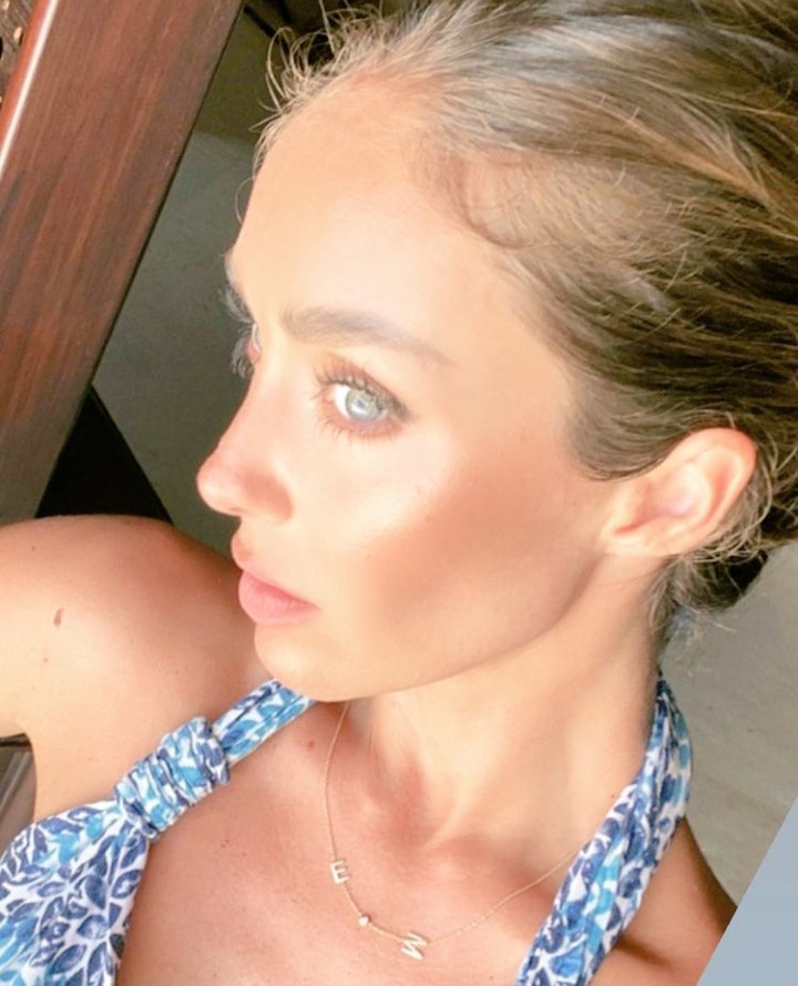 miacolucci_vzla's tweet image. Feliz cumpleaños @Anahi !!! ✨🫶🏻🤍