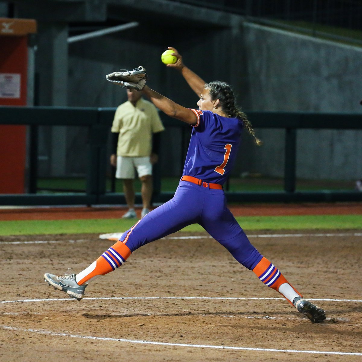 Generals_SB's tweet photo. Two of our #NextLevelGenerals are playing for conference tournament titles today!
@rachelgibsonnnn βΆοΈ ACC π at 1:00 p.m. vs. Florida State (ESPN)
@reagan_armour βΆοΈ SoCon π at 1:00 p.m. vs. UNCG (ESPN+)
Be sure to tune in this afternoon to support these two!
#GoGenerals https://t.co/uDNf3kkPPR