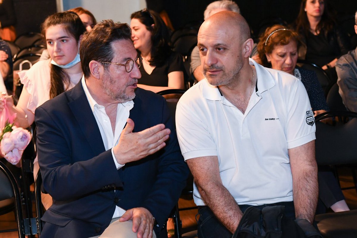 PhilippeCar's tweet photo. Nous avons représenté @luccarvounas au spectacle de soutien à #Artsakh à @POLEAlfortville avec @isasantiago_94 et @GaroKhachikian hier. Bravo aux danseuses et danseurs de la MCA et de Navassart et merci aux époux Amalyan !mca https://t.co/Tuqfxb9Yxr