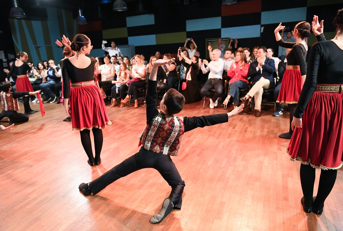 PhilippeCar's tweet photo. Nous avons représenté @luccarvounas au spectacle de soutien à #Artsakh à @POLEAlfortville avec @isasantiago_94 et @GaroKhachikian hier. Bravo aux danseuses et danseurs de la MCA et de Navassart et merci aux époux Amalyan !mca https://t.co/Tuqfxb9Yxr