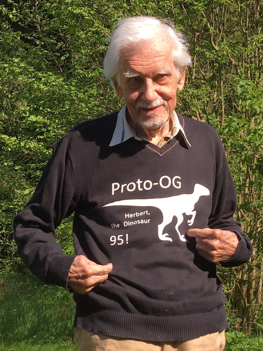 ooeculture's tweet photo. Happy Birthday to the proto-og @HerbertWFranke! Today we celebrate the 95th birthday of the great VISIONARY and media artist. He is celebrating with guiding his family trough his exhibition at Francisco Carolinum Linz today. 🎂
#ooefrankevisionary #ooeart https://t.co/UuPY4EsLmk