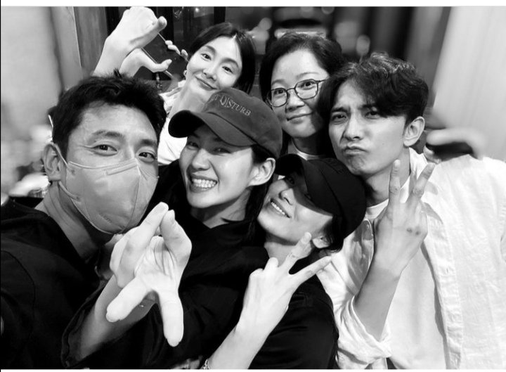 #SongHyeKyo and #NowWeAreBreakingUp team watched #YoonNaMoo's musical 😍