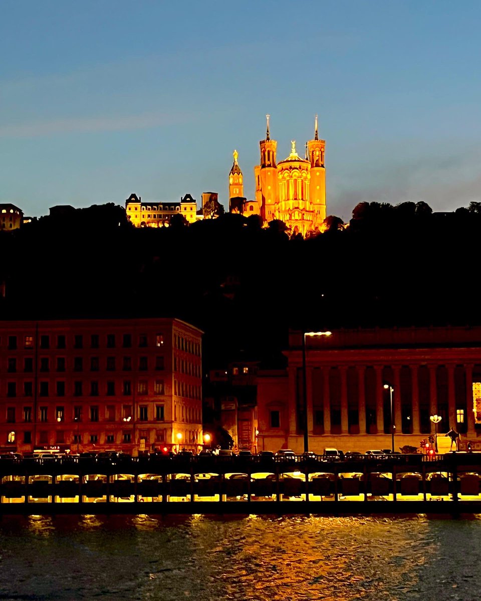 archicourbe's tweet photo. #lyon #saintantoine #buvettesaintantoine #entrecollegues https://t.co/PZW4DZeow9