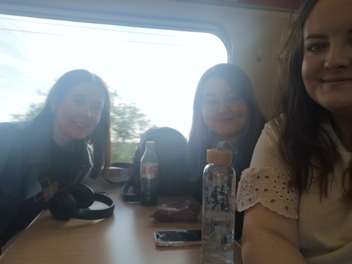 #YMCA #YouthAmbassadors on the way to London for their public speaking training day. Our long standing Youth Ambassador and Trustee Alex is joined by Harri and Maisie for their first Youth Ambassador experience. Keep your eyes peeled for updates all day. <a href="/YMCAEng_Wales/">YMCA England & Wales</a>