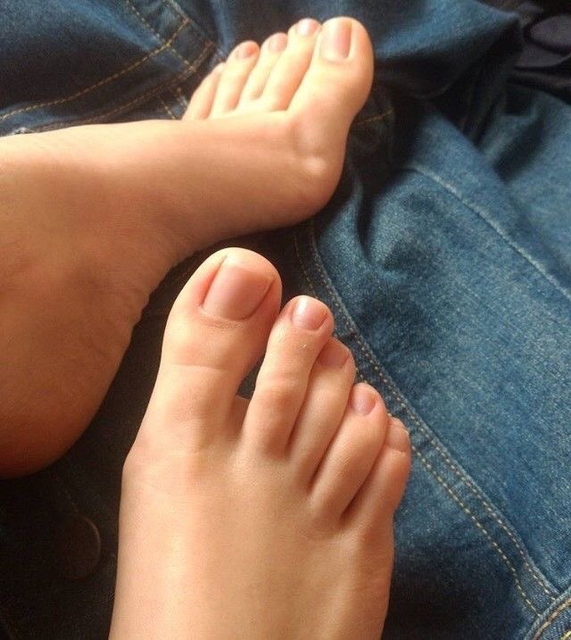 MistresssBeaa's tweet photo. Buongiorno luride cagne,oggi voglio ridere già dall’inizio della mattina contattami in dm e mandami una foto in ginocchio ,vi aspetto micro peni !! La vostra dea oggi si sente aggressiva #Findom #FindomGoddess #Findomitalia #Moneyslave #moneypig #paypig #loser #cuckold #feet https://t.co/HDHX6GBrVs