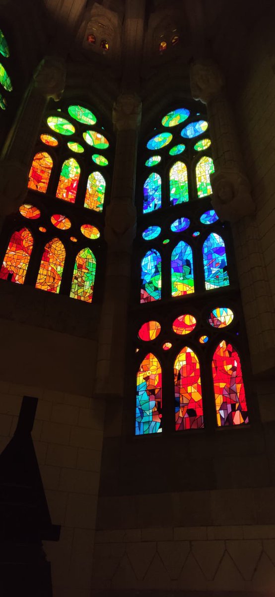 archicourbe's tweet photo. #gaudi #sagradafamilia #artnouveau #archicourbe  #architecture #art #architecte #1900 #Barcelone #españa #vitrail #couleur #restauration #patrimoine https://t.co/0pp7b1t4Hc