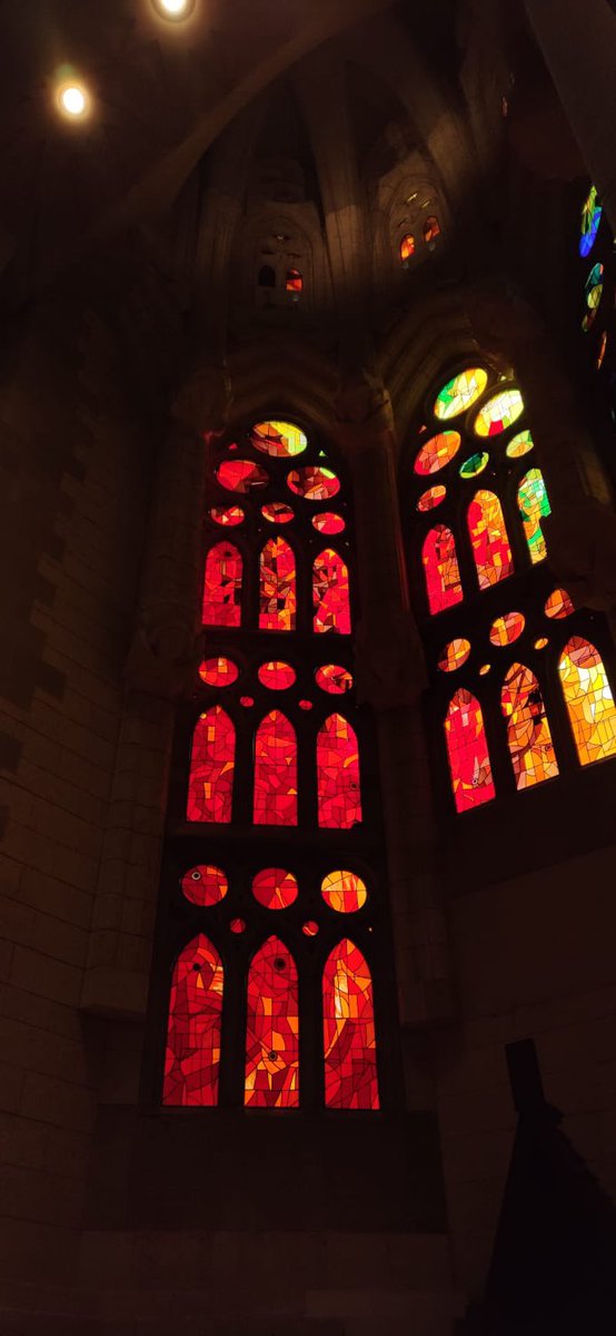 archicourbe's tweet photo. #gaudi #sagradafamilia #artnouveau #archicourbe  #architecture #art #architecte #1900 #Barcelone #españa #vitrail #couleur #restauration #patrimoine https://t.co/0pp7b1t4Hc
