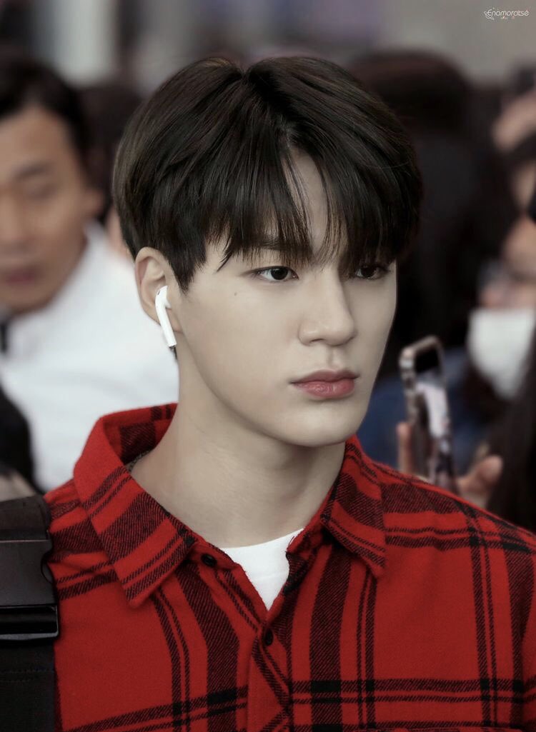 peonybluzh's tweet photo. chocolate, a nomin au. https://t.co/OznoDcI8Xg