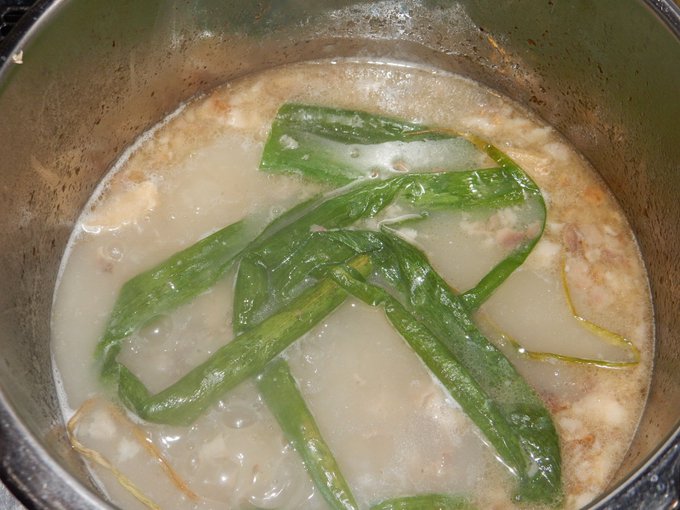 魚介系の出汁と合わせてラストスパート
ショウガ、ネギの青い部分、荒削り節も追加 