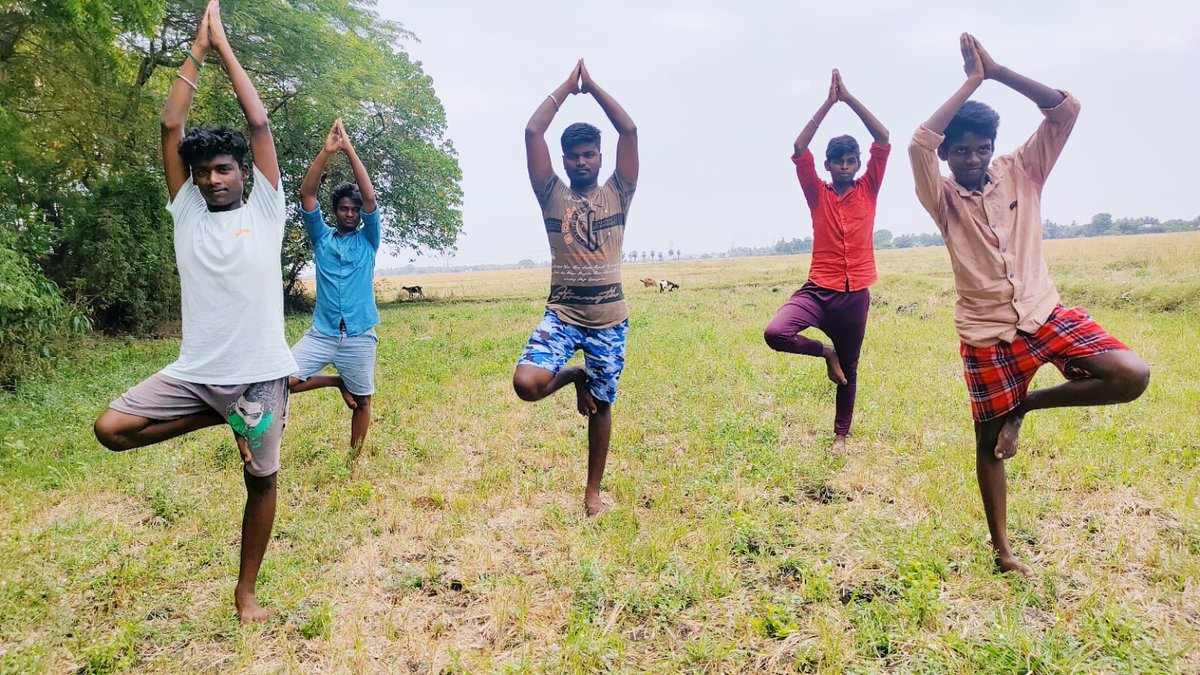 MYBharatHQ's tweet photo. NYV Bhuvanmagiri block, Cuddalore motivating youth to take up #yoga as part of countdown to #InternationalYogaDay2022
#nyks4yoga #IDY2022 #nyk_cuddalore #nykcuddalore #yogainspiration #fitness https://t.co/tfyzzsAPMn