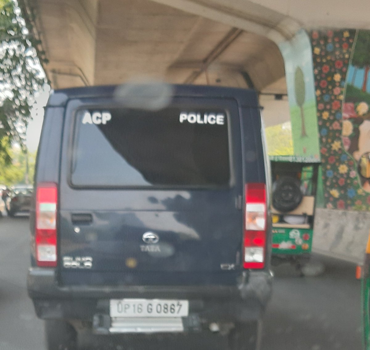 LALIT VIJAY (@lalitvijay9) on Twitter photo अभी #Noida से गुजरते हुए पता चला कि <a href="/uptrafficpolice/">UP Traffic Police</a> ने ACP के लिए नियम में छूट दे रखी है।
ACP लिखी गाड़ी ब्लैक फिल्म लगाकर चल सकती है!
<a href="/Uppolice/">UP POLICE</a>, <a href="/alok24/">Alok singh</a>, <a href="/dgpup/">DGP UP</a> का धन्यवाद
<a href="/vinodkapri/">Vinod Kapri</a> अभी #Noida से गुजरते हुए पता चला कि <a href="/uptrafficpolice/">UP Traffic Police</a> ने ACP के लिए नियम में छूट दे रखी है।
ACP लिखी गाड़ी ब्लैक फिल्म लगाकर चल सकती है!
<a href="/Uppolice/">UP POLICE</a>, <a href="/alok24/">Alok singh</a>, <a href="/dgpup/">DGP UP</a> का धन्यवाद
<a href="/vinodkapri/">Vinod Kapri</a>