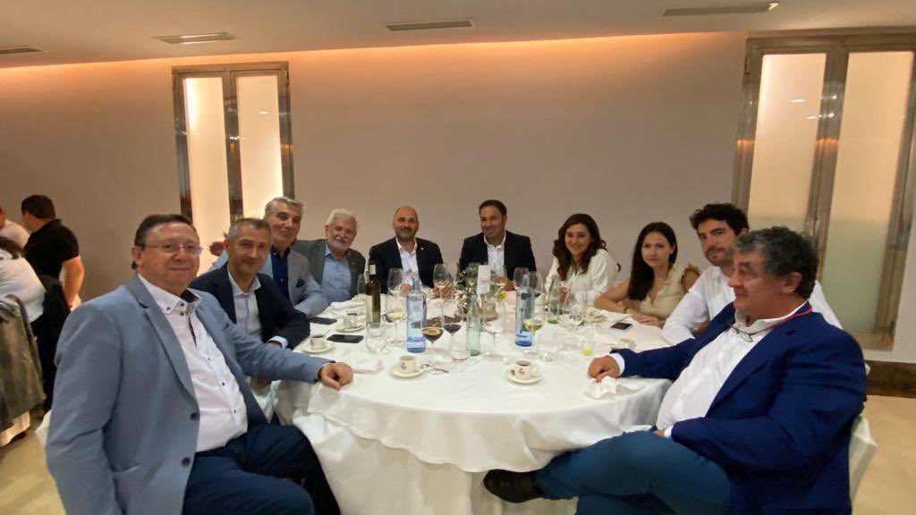roslufe's tweet photo. A @DeputacionOU está con Enxeñeiros Agrícolas de #Ourense, celebrando o seu patrón, San Isidro. #COETA @LaRegion https://t.co/blR8kaNI9c