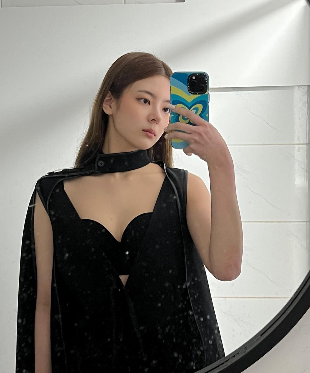 CHOI LIA, ITZY’S MIRROR SELFIE QUEEN