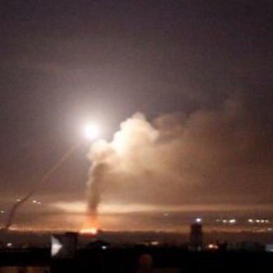 lotusnewstr's tweet image. İsrail’in Suriye’ye füze saldırısında 5 kişi hayatını kaybetti.

#Suriye medyası, #İsrail’in Suriye’nin Akdeniz şehri Baniyas’a düzenlediği füze saldırısında biri sivil 5 kişinin hayatını kaybettiğini belirtti.

#LotusNews #Suriye #İsrail