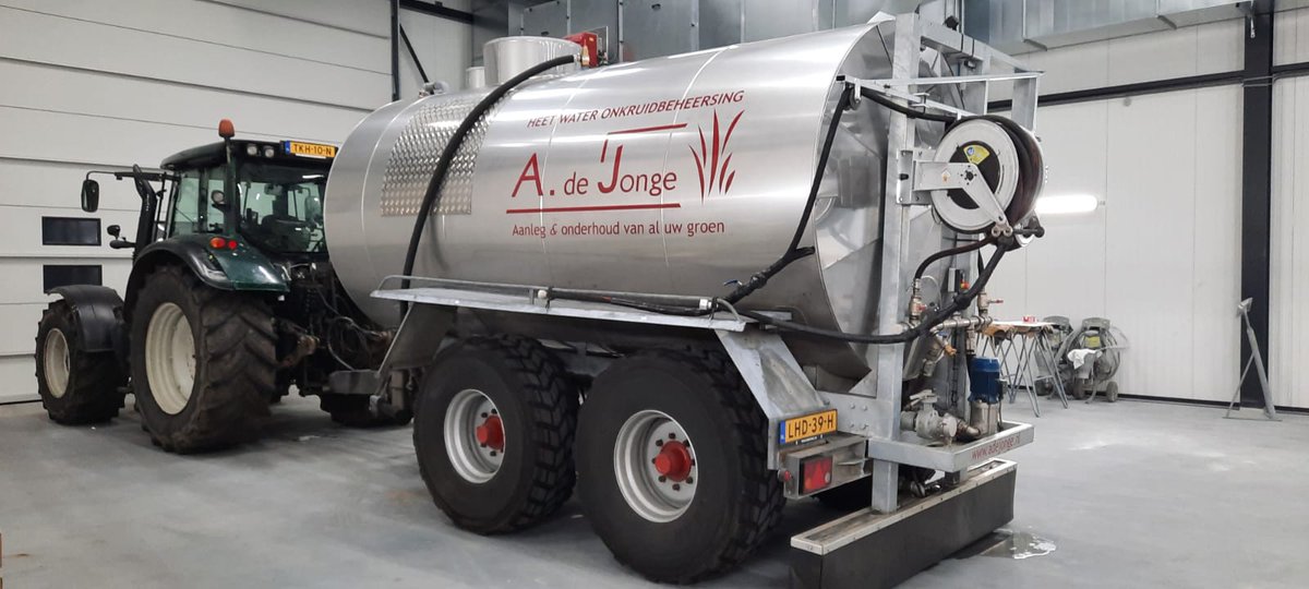 adejongevof's tweet photo. De nieuwe heetwater tank prachtig van logo's voorzien door @klaverreclame https://t.co/f1hSZVglOF