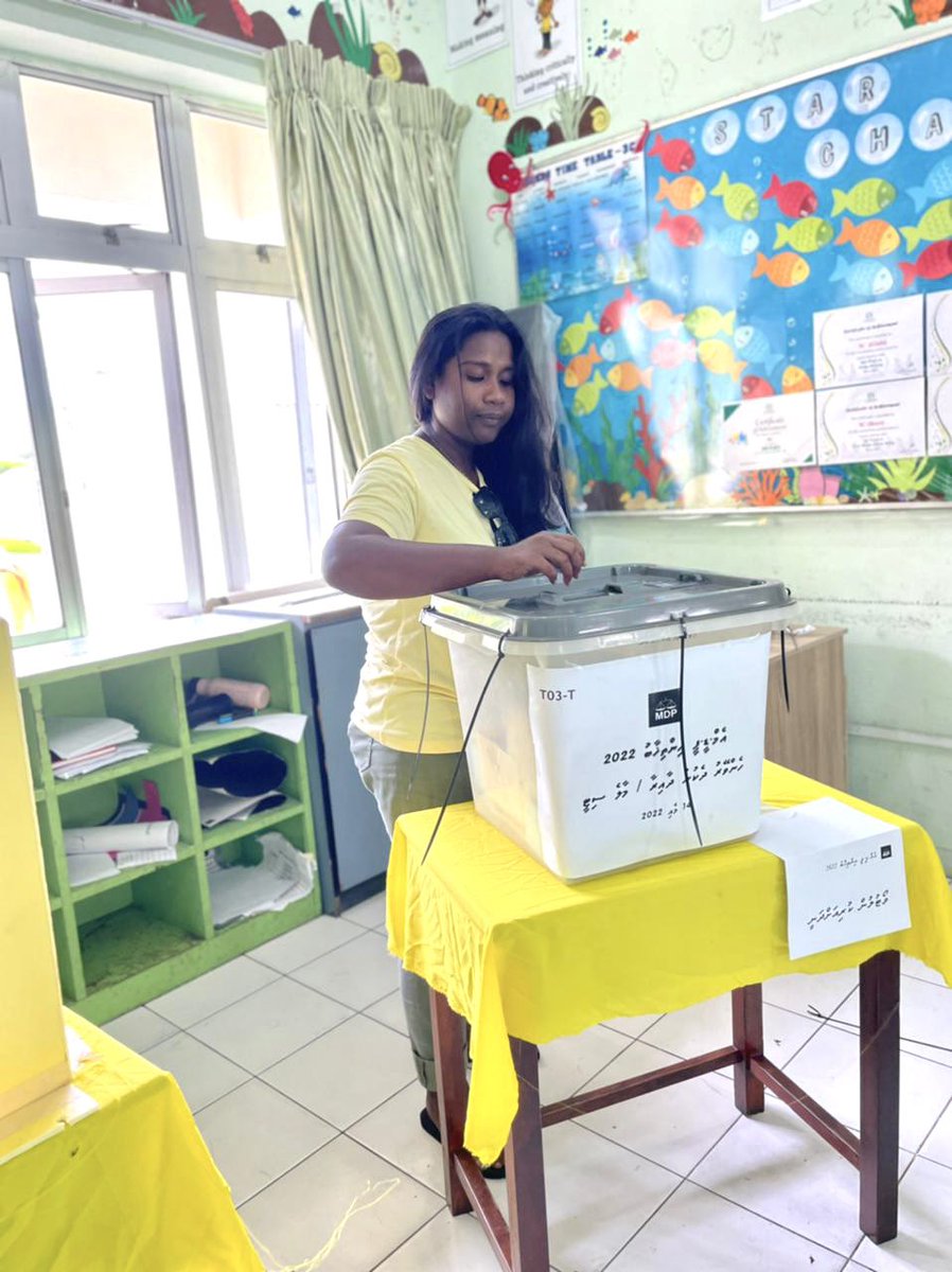 Aroo_Mohd's tweet photo. Zuvaanunge hihvaruge Raees Kamah Kurimathi lehvi Candidate Rifga Shiham Vote Alhuhvaifi ❤️ #Youthwingraees #Candidatenumber2✅ https://t.co/UEDP8jD2Yg