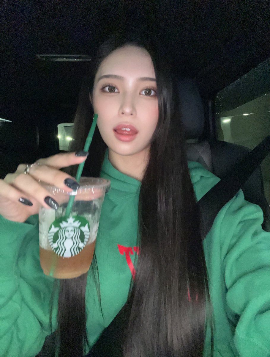 __aiiiia__'s tweet photo. トリートメントで髪サラサラ🥹 https://t.co/LFE05v8ejv