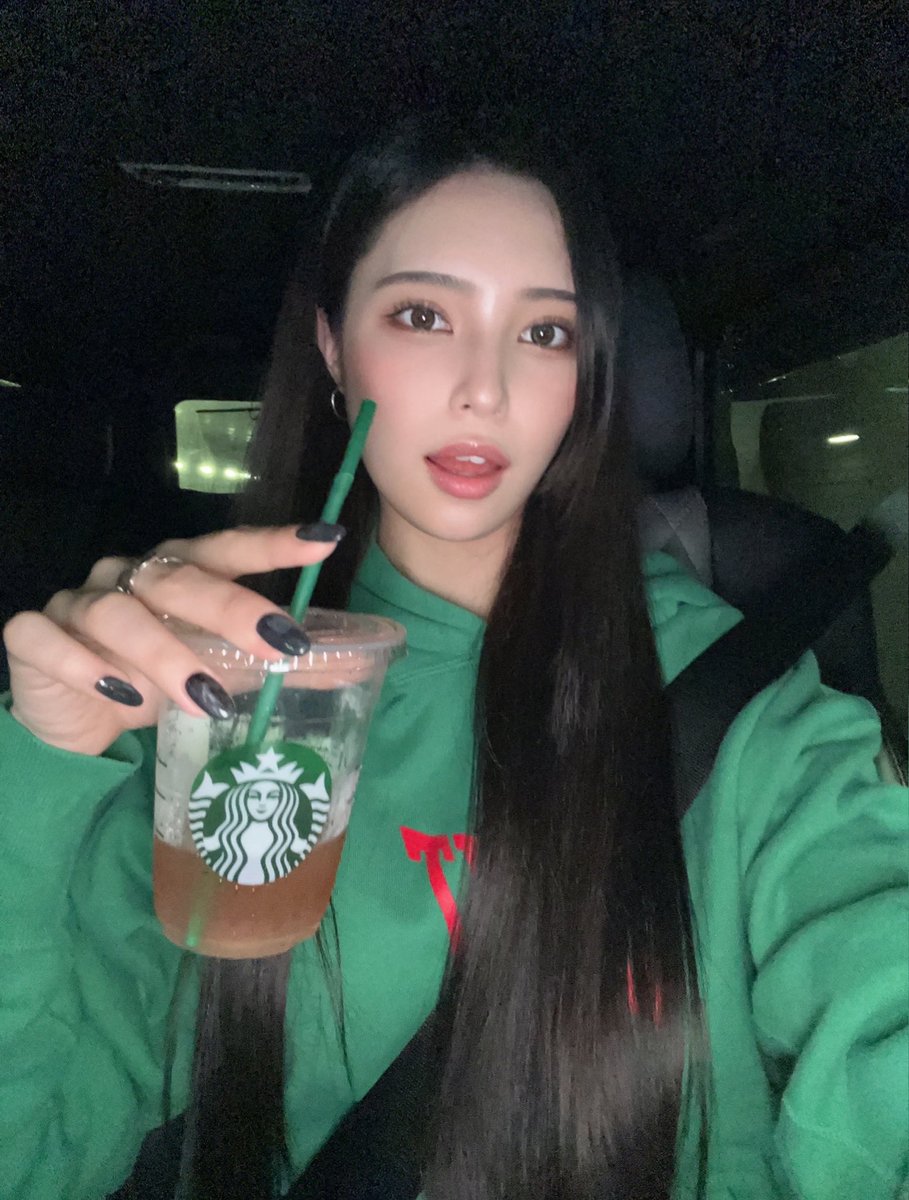 __aiiiia__'s tweet photo. トリートメントで髪サラサラ🥹 https://t.co/LFE05v8ejv