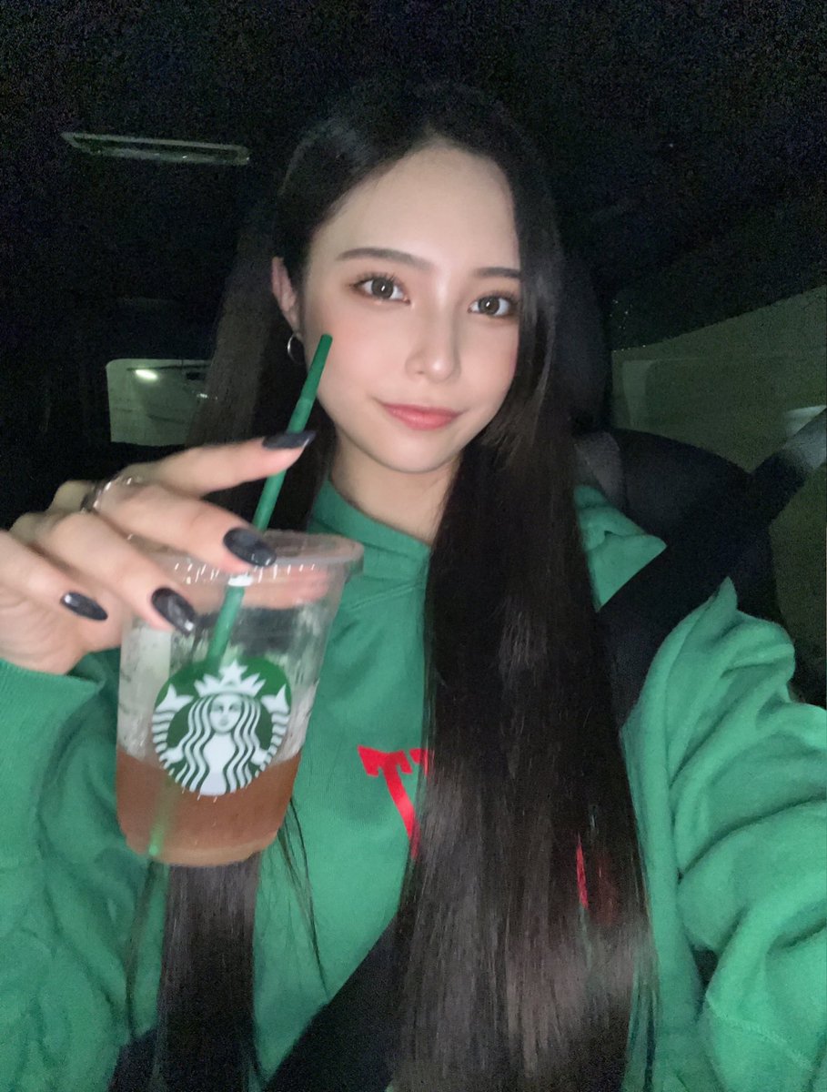 __aiiiia__'s tweet photo. トリートメントで髪サラサラ🥹 https://t.co/LFE05v8ejv