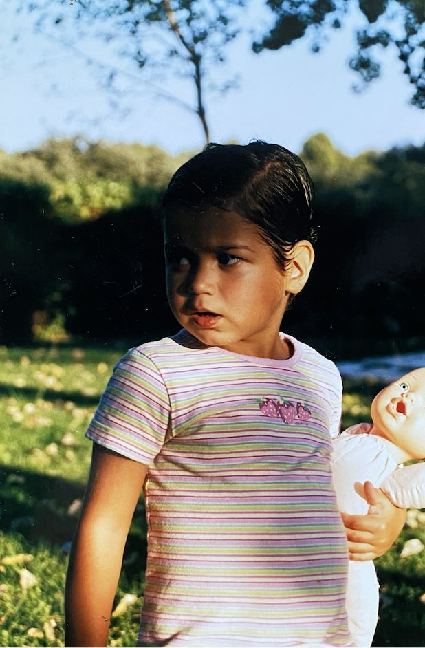 MomicheSuber's tweet photo. La madre biológica de mi hija mayor se quedó embarazada con 15 y la tuvo con 16. No sólo se preocupó de no abortar sino que firmó la entrega en adopción sólo por una pareja casada de su país, para que la niña no acabara en manos de gente sin escrúpulos. Se le notificó que https://t.co/SbWAuyt2tO