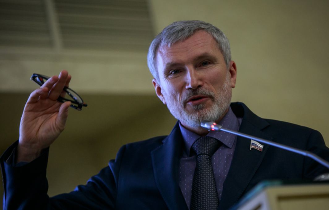 Opex_7's tweet photo. Россия готова первой нанести ядерный удар, "если будет угроза существованию страны". 
© Журавлев

Може хтось пояснить цій госдурі, що після цього в расії не буде т.я. отвєтка прилетить дуже швидко

І перша ракета полетить в його пердак 🫡

#WARINUKRAINE
#Ukraine
#WarCrimes https://t.co/52N7MylvCe