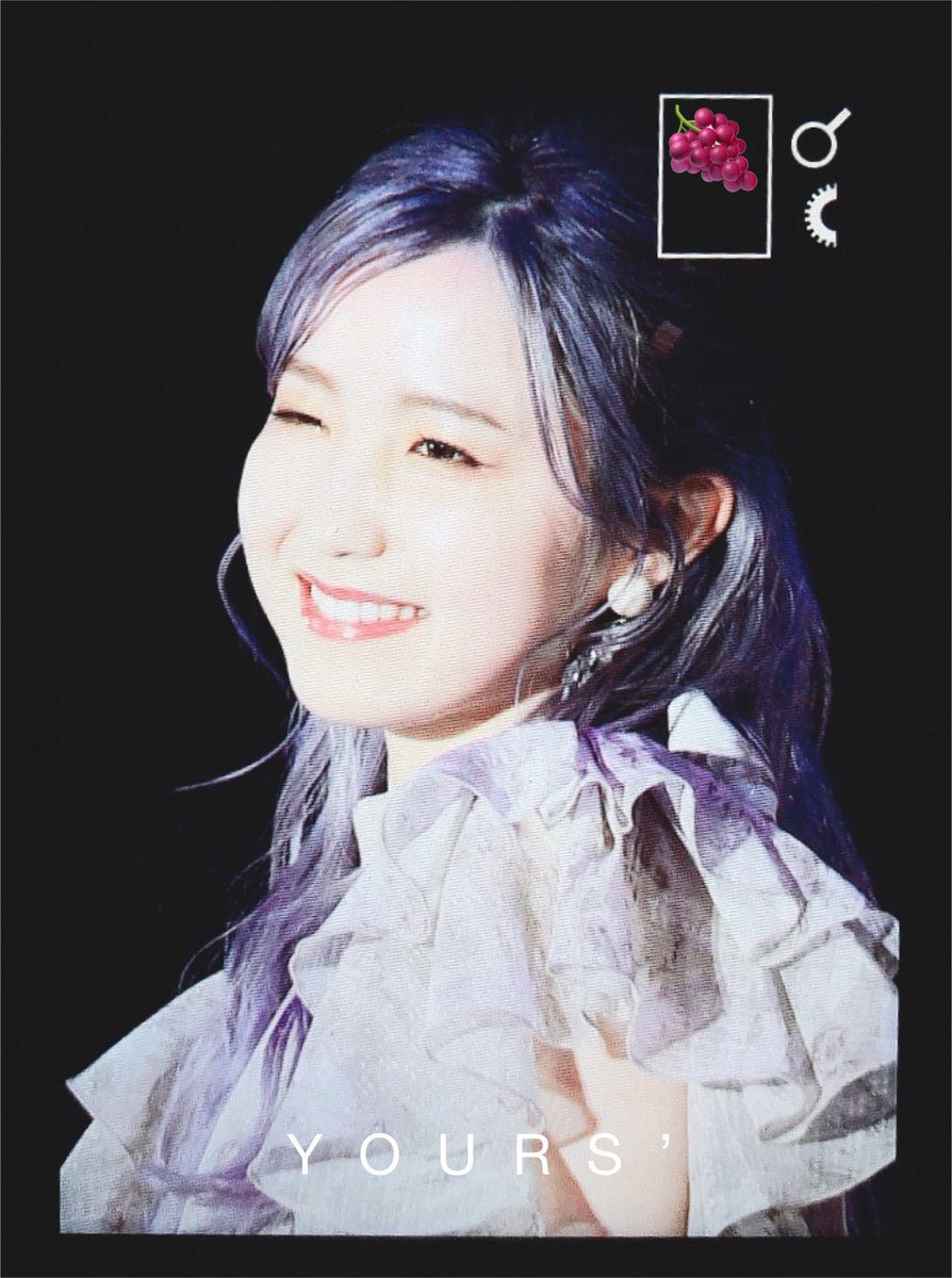 yours_1999x2001's tweet photo. 220514 

첫 런웨이 🍇🍇🍇 https://t.co/7vHHb7GffZ