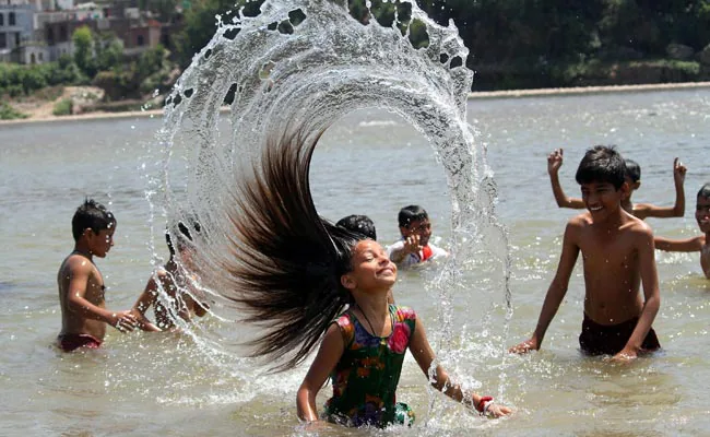DelhiShor's tweet photo. Severe #Heatwave To Worsen In Delhi. Some Areas Hit 46 Degrees Yesterday https://t.co/BQwRfudhxR