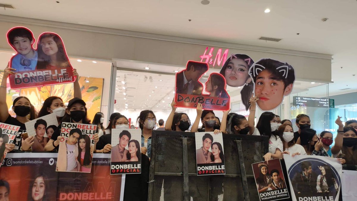DonBelleOFC's tweet photo. Our very bubbly Team Live! 

DONBELLE IN CLOVERLEAF 

#DonBelle
#HIH2onTheRoad https://t.co/TeArg0Mwx2