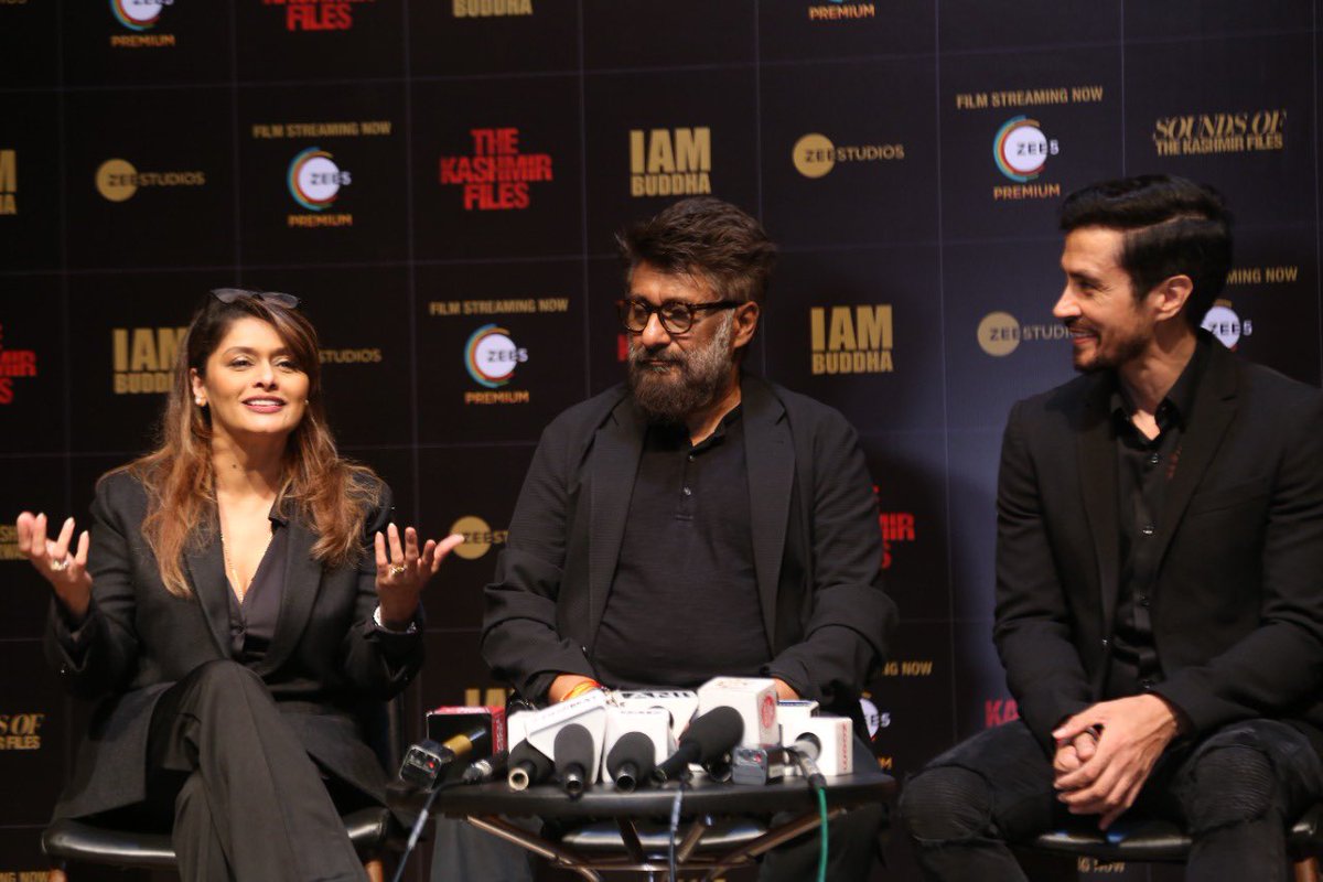 SpiceSocial1's tweet photo. ‘Sounds of the Kashmir Files' a musical event hosted by the film's creators to relive the memories attached to the groundbreaking film.

#SpiceSocial #SpicePR #SpiceAtWork #TheKashmirFiles #SoundsOfTheKashmir #BollywoodMovies #indiancinema #MoviePR #cinema #groundbreakingmovie https://t.co/JizZZy9w2n