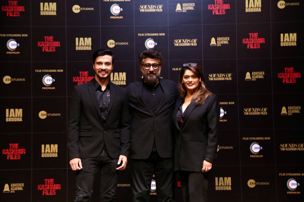 SpiceSocial1's tweet photo. ‘Sounds of the Kashmir Files' a musical event hosted by the film's creators to relive the memories attached to the groundbreaking film.

#SpiceSocial #SpicePR #SpiceAtWork #TheKashmirFiles #SoundsOfTheKashmir #BollywoodMovies #indiancinema #MoviePR #cinema #groundbreakingmovie https://t.co/JizZZy9w2n
