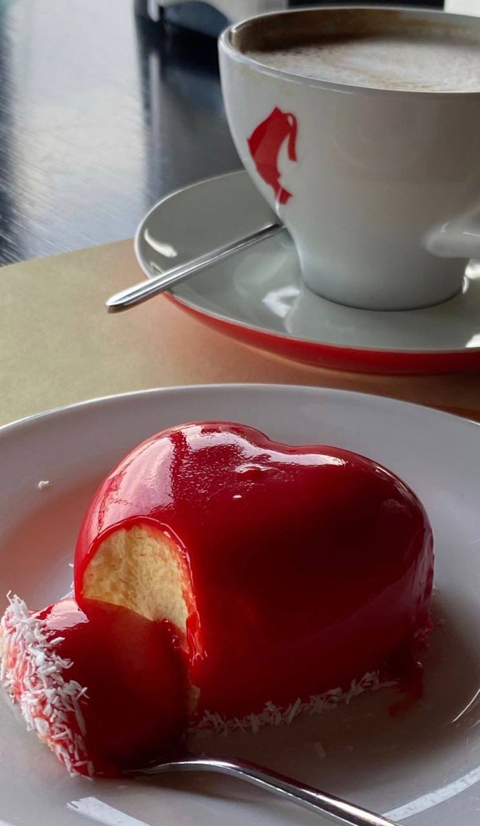 Good morningThe weekend starts with a sweet heart 🧡 I tear off a piece of the heart to each of you❤️ 
#NFTCommumity #NFTfamily